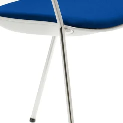 Wohnen Graue Möbel|Weiße Möbel*Armlehner Schalenstuhl in Weiß & Blau - Dreamin