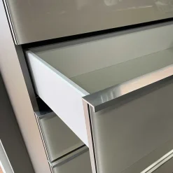 Wohnen Küchenschränke|Sideboards*Breite Kommode in Hellgrau mit Glasfront - Nucina