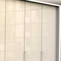 Wohnen Geräumiger Kleiderschrank mit vielen Schubladen - Zidarie