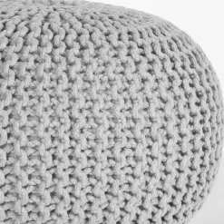 Wohnen Skandinavische Möbel|Sessel & Hocker*Hellgrauer Hocker mit Strickstoff Bezug - Udjaca