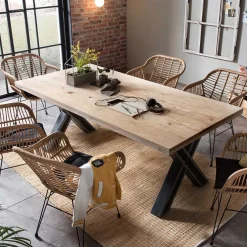 Wohnen Markanter Esszimmertisch aus Recyclingholz Fichte - Giurgia