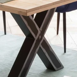 Wohnen Markanter Esszimmertisch aus Recyclingholz Fichte - Giurgia