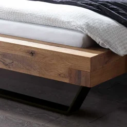 Wohnen Rustikales Wildeiche Holzbett mit Metallkufen - Space