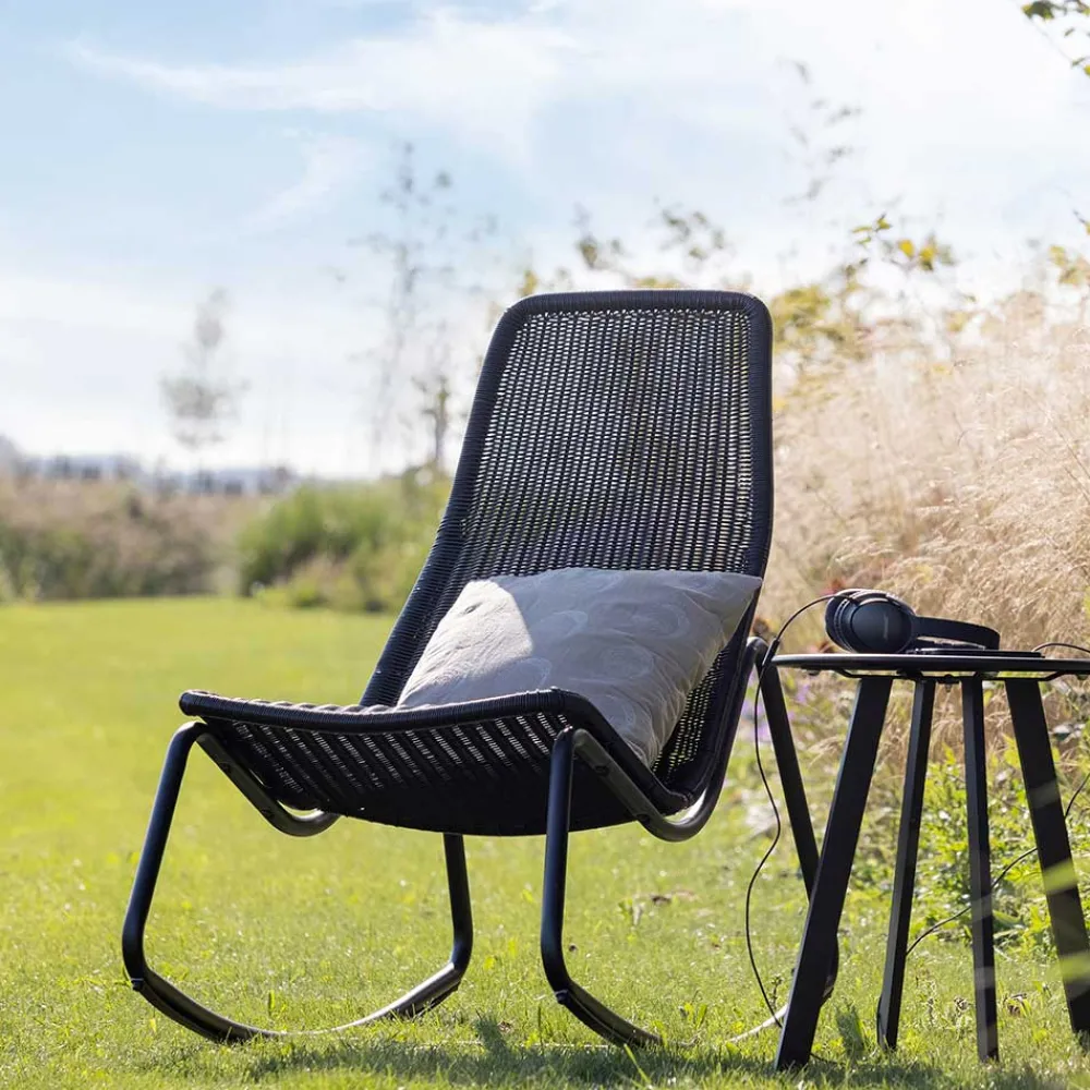 Wohnen Rattanmöbel*Skandi Schaukelstuhl aus Kunstrattan in Schwarz - Vurgos