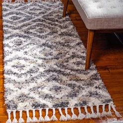 Wohnen Teppiche*Teppich mit handgeflochtenen Fransen in Creme und Grau - Juwan