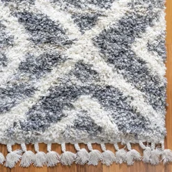 Wohnen Teppiche*Teppich mit handgeflochtenen Fransen in Creme und Grau - Juwan