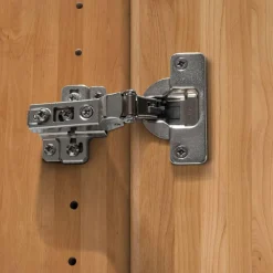 Wohnen 3-türiger Kleiderschrank in Erle teilmassiv - Hung