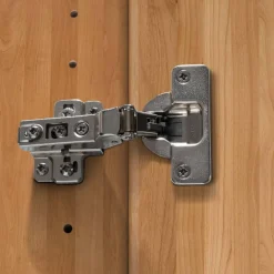 Wohnen 8-türiger Schrank in Erle teilmassiv - Dilacco