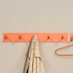 Wohnen Bürogarderoben*Wandgarderobenleiste in Terracotta aus Stahl - Ranini