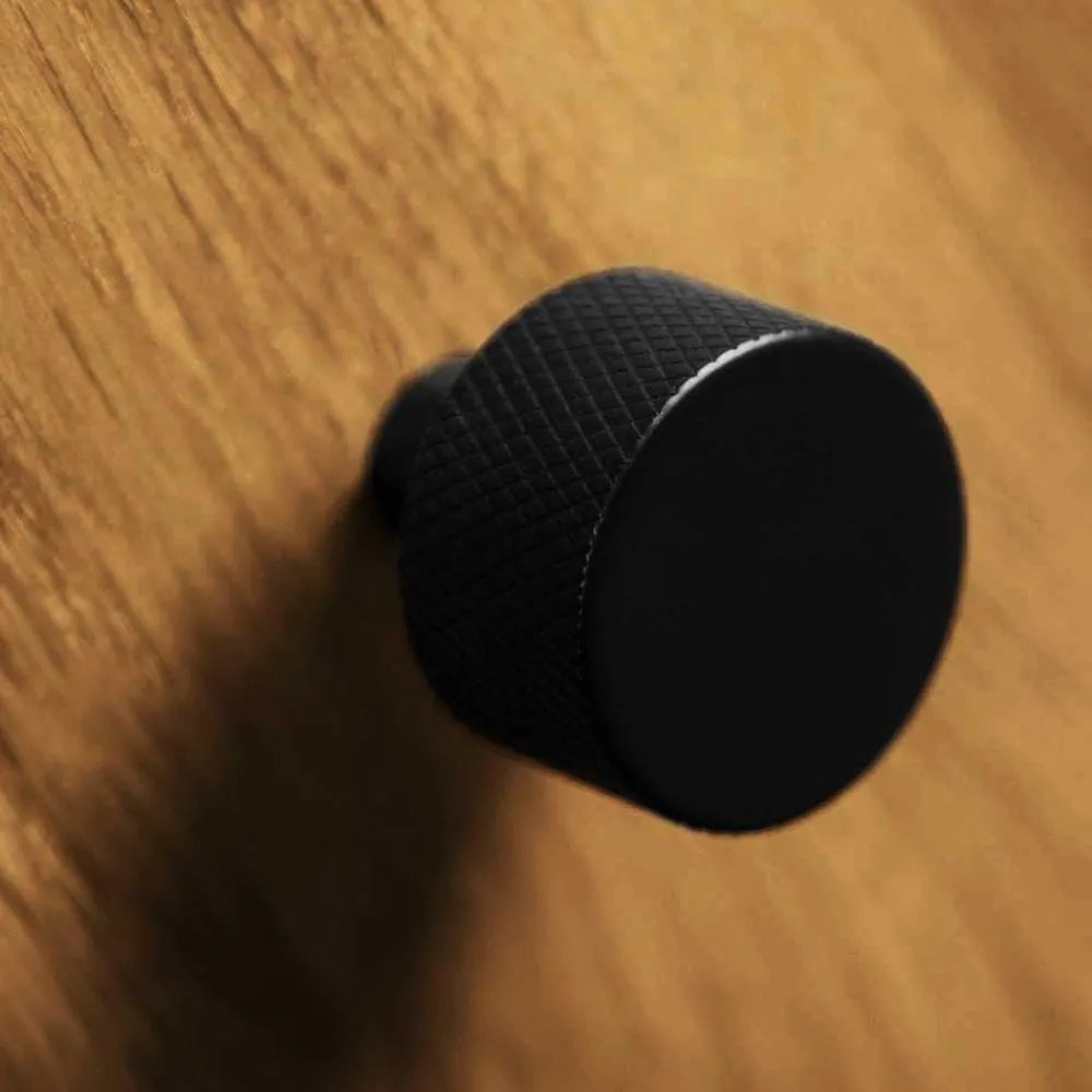 Wohnen 160x90x50 Sideboard in Nussbaumfarben lackiert - Nadelle